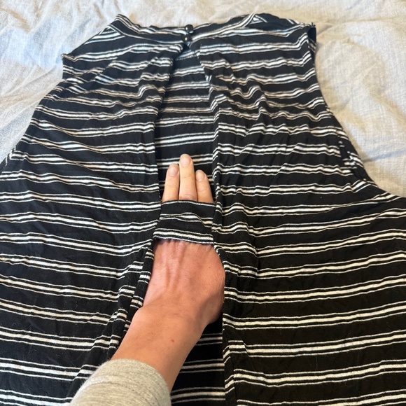 Open Back Cropped Tank - Picture 8 of 8